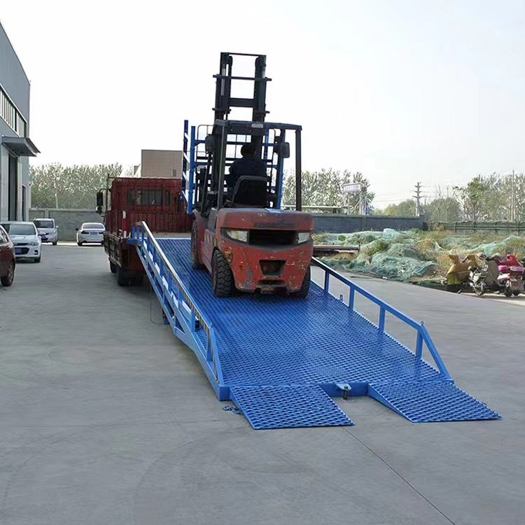 倉(cāng)儲(chǔ)物流移動(dòng)式登車(chē)橋
